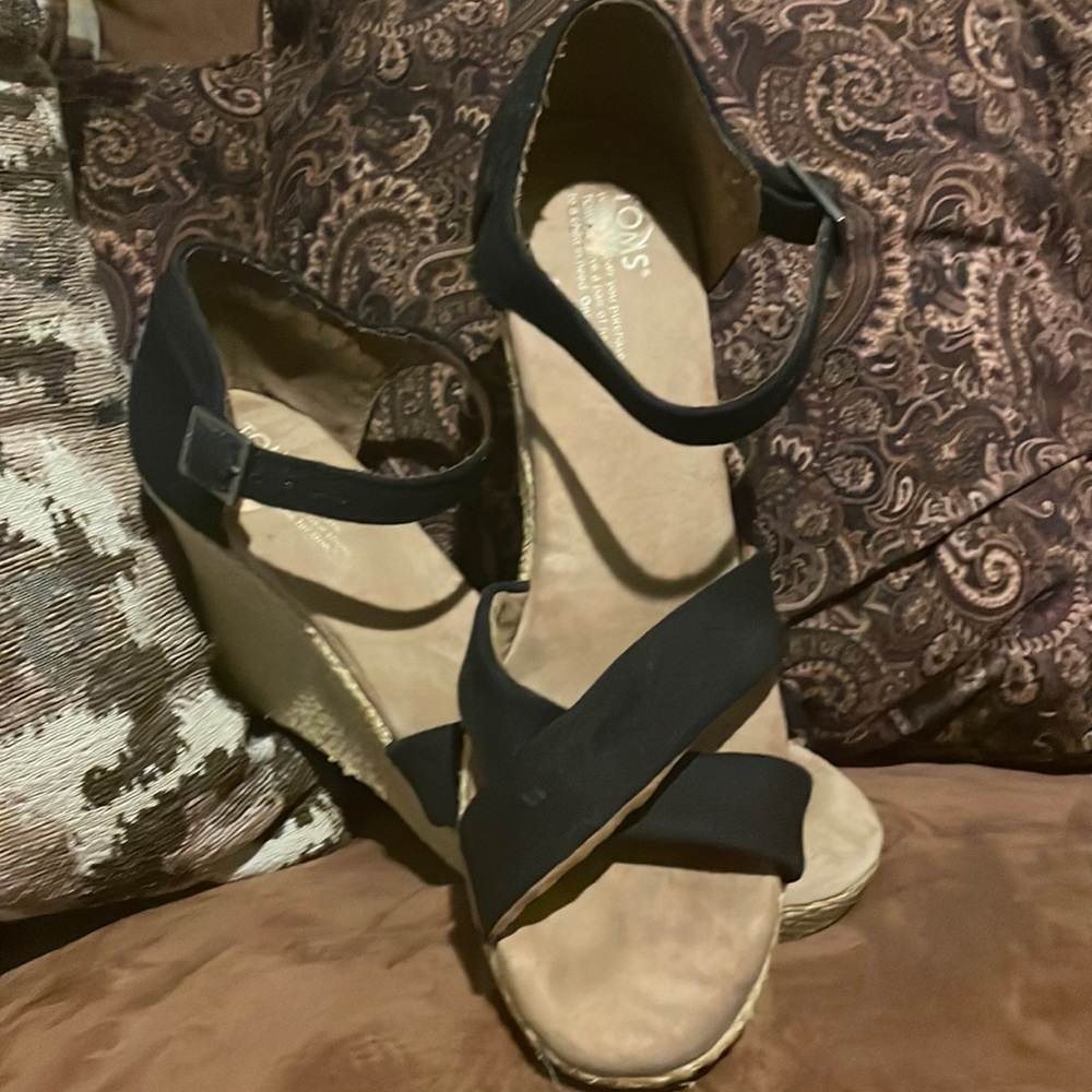 TOMS WEDGES. - Picture 1 of 6